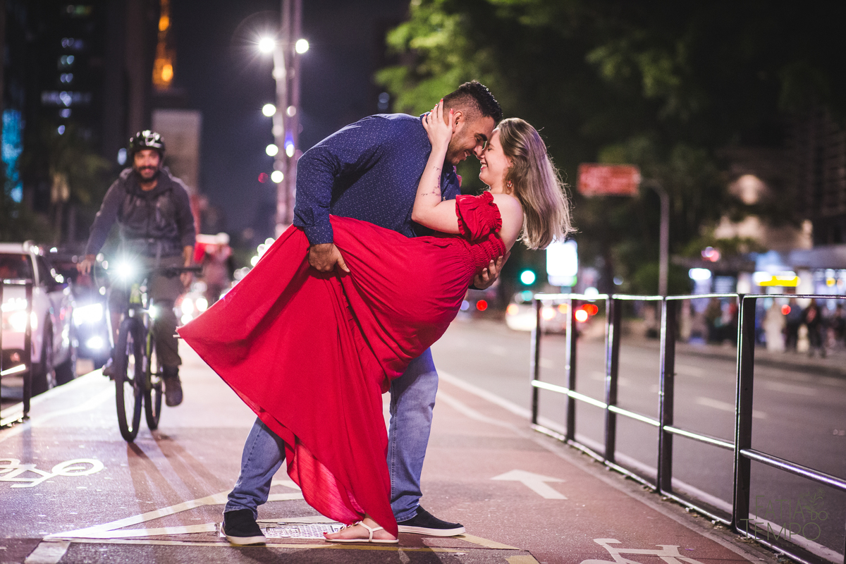 ensaio na paulista, pre casamento, pre casamento na rua, ensaio de casal na paulista, ensaio na rua, pre casamento na rua, ensaio de casal na rua, vou casar, ensaio fotografico,