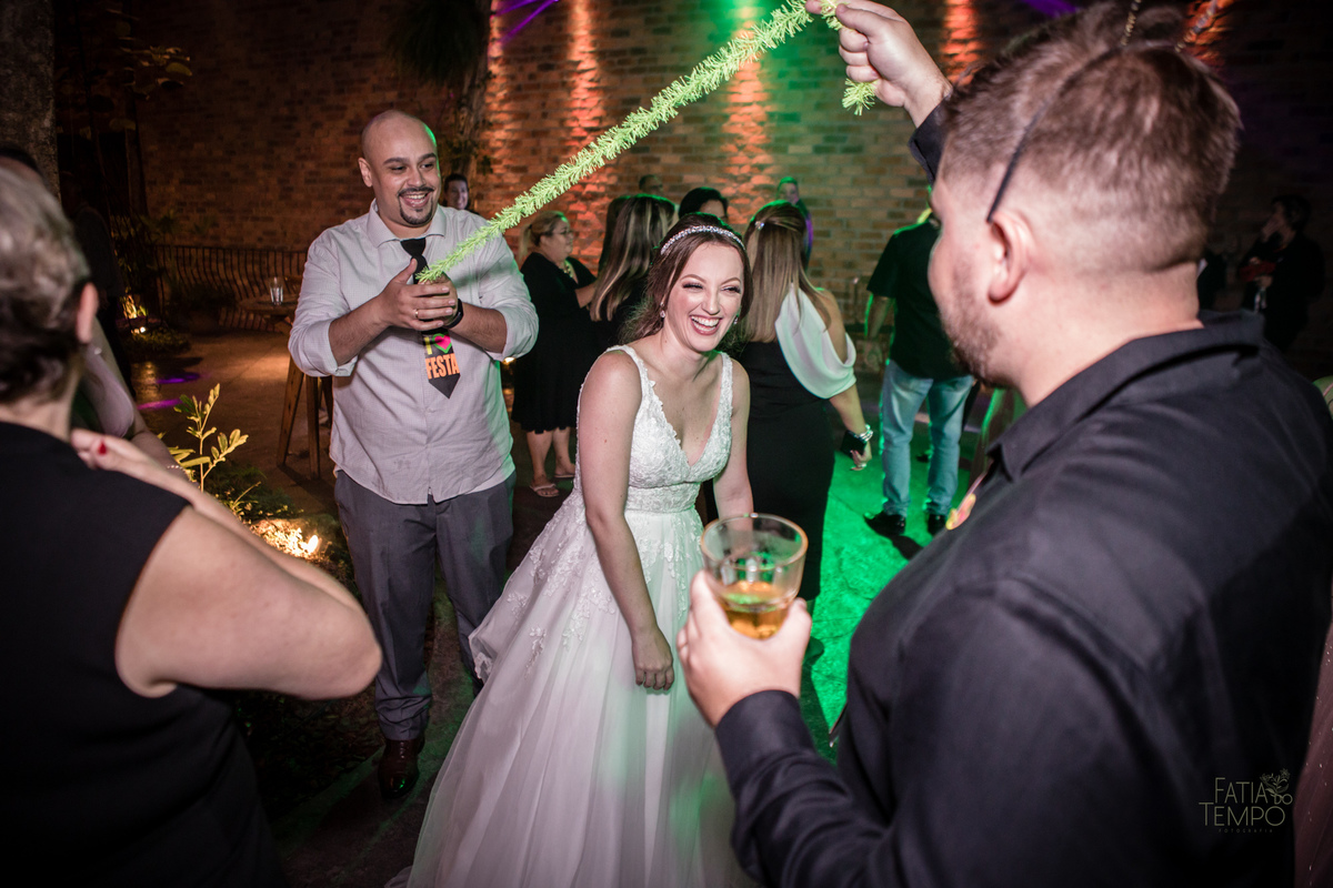 casamento, wedding, sitio, campo, jardim, buffet, decoração, fotografia, noiva, noivo, vestido, festa, flores, são paulo, fatia do tempo, foto de casamento, elegante, autoral, afetiva, empatia, atemporal, melhor foto, melhor buffet, comida, culinária, 