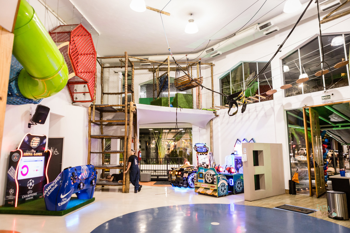 aniversario, criança, festa, buffet, decoração, fotografia, decoração, menina, menino, família, pai, mãe, São Paula, ABC Paulista, elegância, espontânea, tema, Branca de neve, brinquedo, brincadeiras, comida, cardápio, chopp, bebida, fatia do tempo, amor,