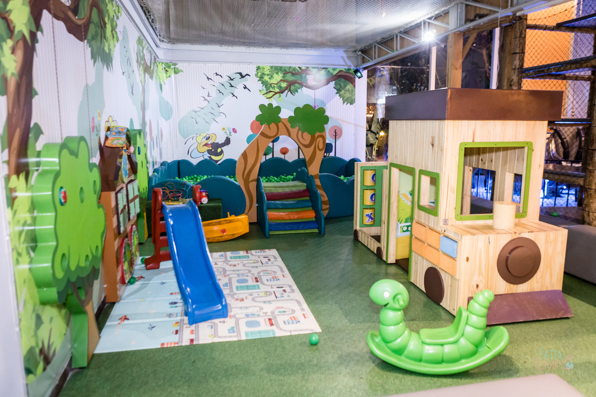 aniversario, criança, festa, buffet, decoração, fotografia, decoração, menina, menino, família, pai, mãe, São Paula, ABC Paulista, elegância, espontânea, tema, Branca de neve, brinquedo, brincadeiras, comida, cardápio, chopp, bebida, fatia do tempo, amor,