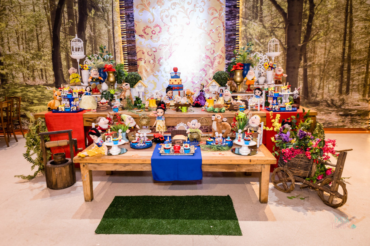 aniversario, criança, festa, buffet, decoração, fotografia, decoração, menina, menino, família, pai, mãe, São Paula, ABC Paulista, elegância, espontânea, tema, Branca de neve, brinquedo, brincadeiras, comida, cardápio, chopp, bebida, fatia do tempo, amor,