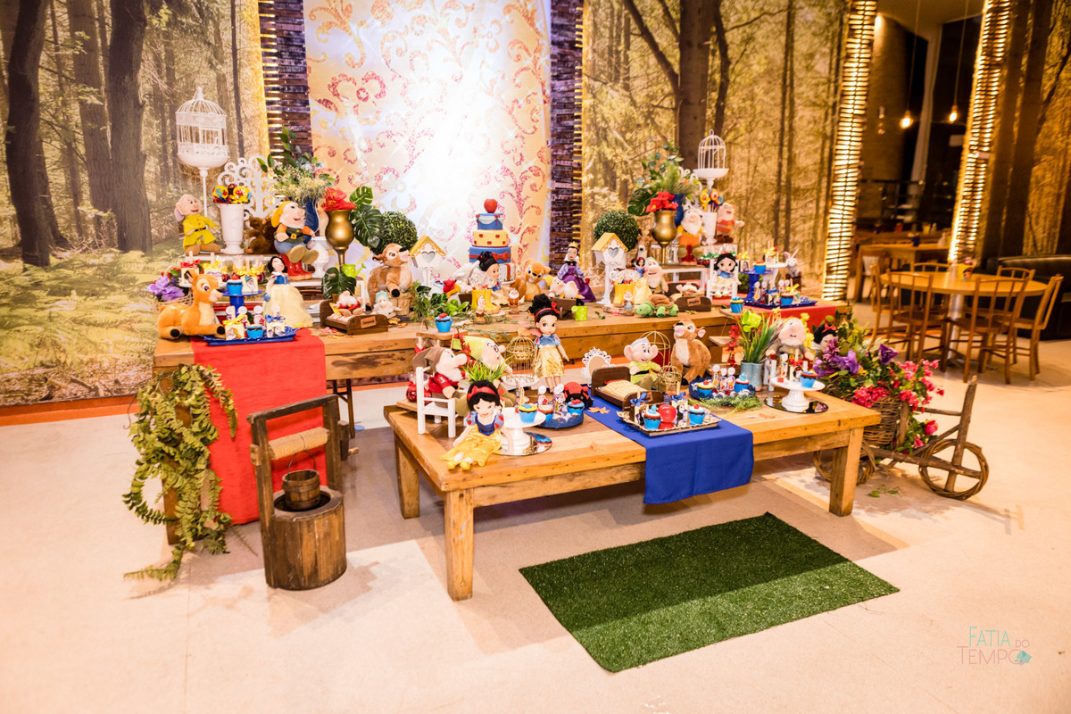aniversario, criança, festa, buffet, decoração, fotografia, decoração, menina, menino, família, pai, mãe, São Paula, ABC Paulista, elegância, espontânea, tema, Branca de neve, brinquedo, brincadeiras, comida, cardápio, chopp, bebida, fatia do tempo, amor,