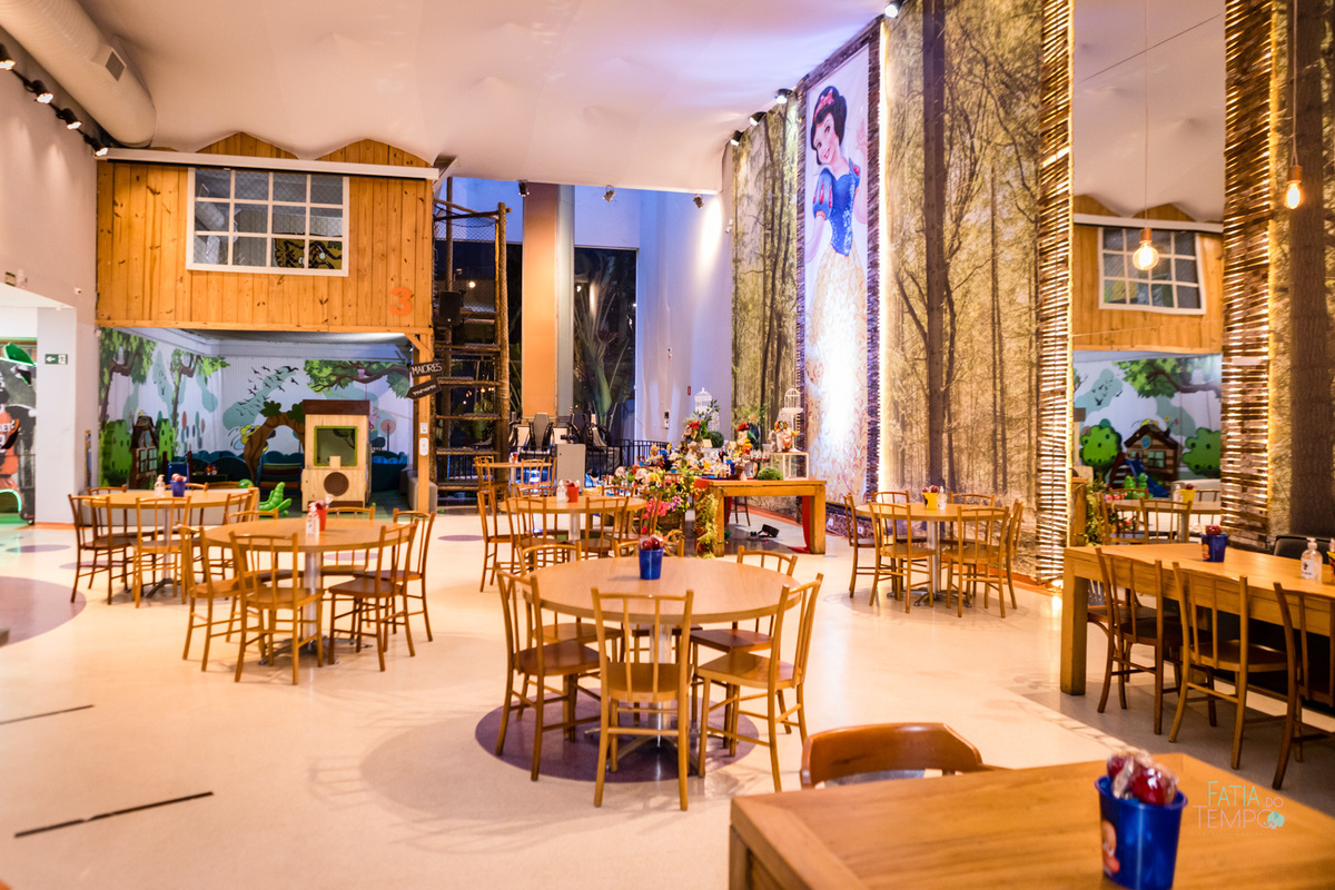 aniversario, criança, festa, buffet, decoração, fotografia, decoração, menina, menino, família, pai, mãe, São Paula, ABC Paulista, elegância, espontânea, tema, Branca de neve, brinquedo, brincadeiras, comida, cardápio, chopp, bebida, fatia do tempo, amor,