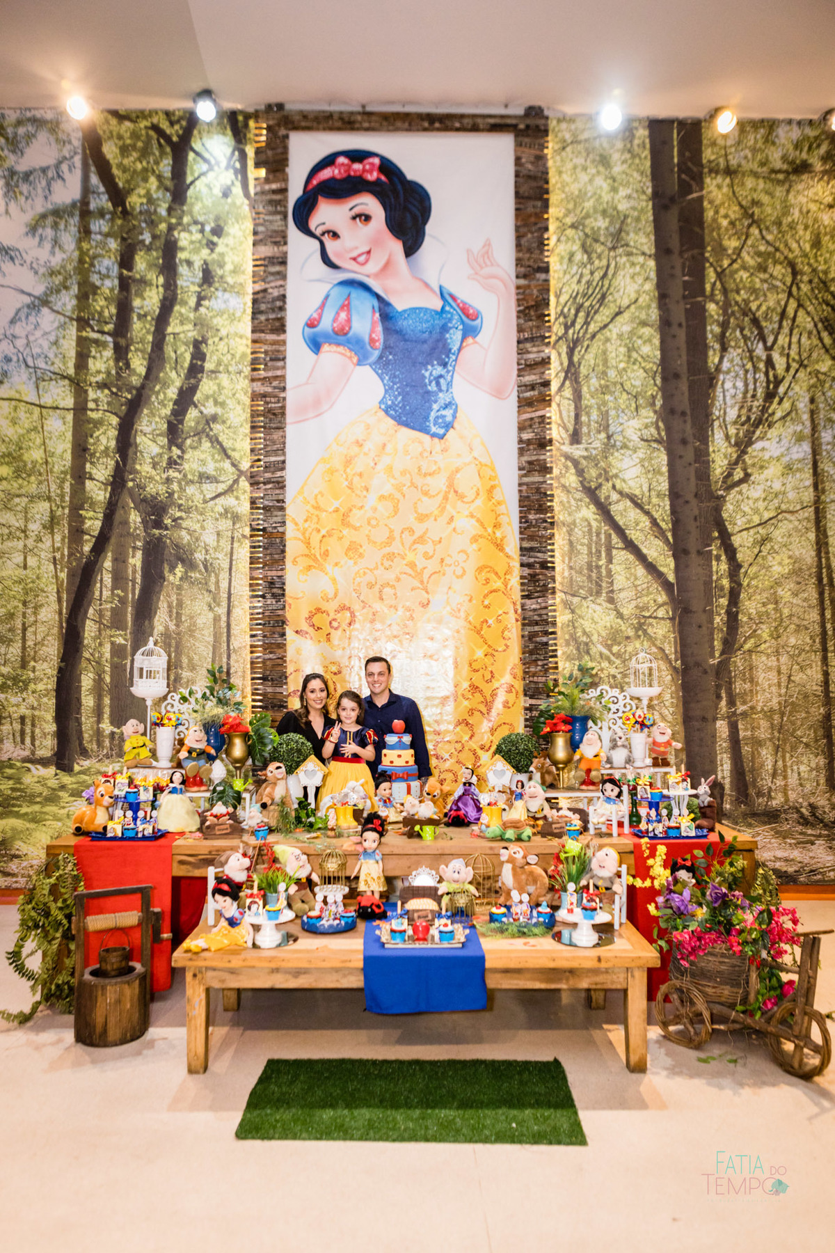 aniversario, criança, festa, buffet, decoração, fotografia, decoração, menina, menino, família, pai, mãe, São Paula, ABC Paulista, elegância, espontânea, tema, Branca de neve, brinquedo, brincadeiras, comida, cardápio, chopp, bebida, fatia do tempo, amor,