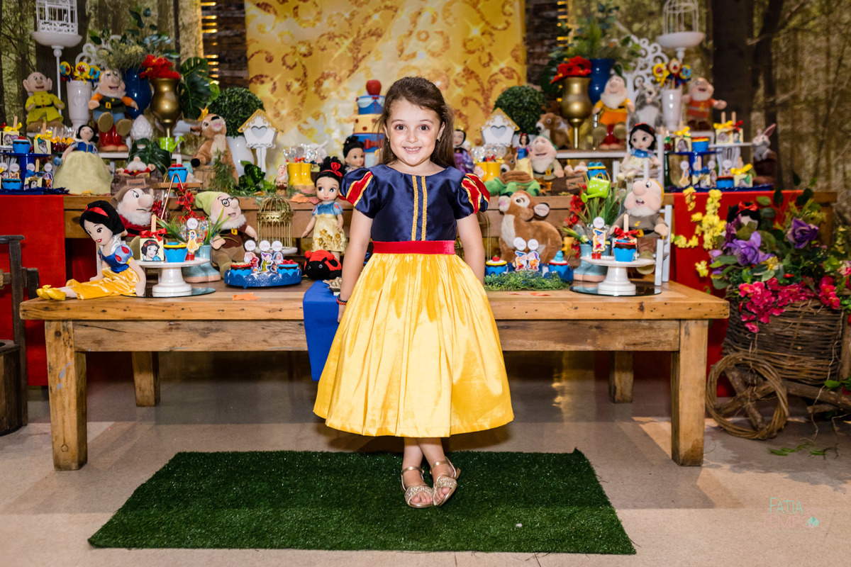 aniversario, criança, festa, buffet, decoração, fotografia, decoração, menina, menino, família, pai, mãe, São Paula, ABC Paulista, elegância, espontânea, tema, Branca de neve, brinquedo, brincadeiras, comida, cardápio, chopp, bebida, fatia do tempo, amor,