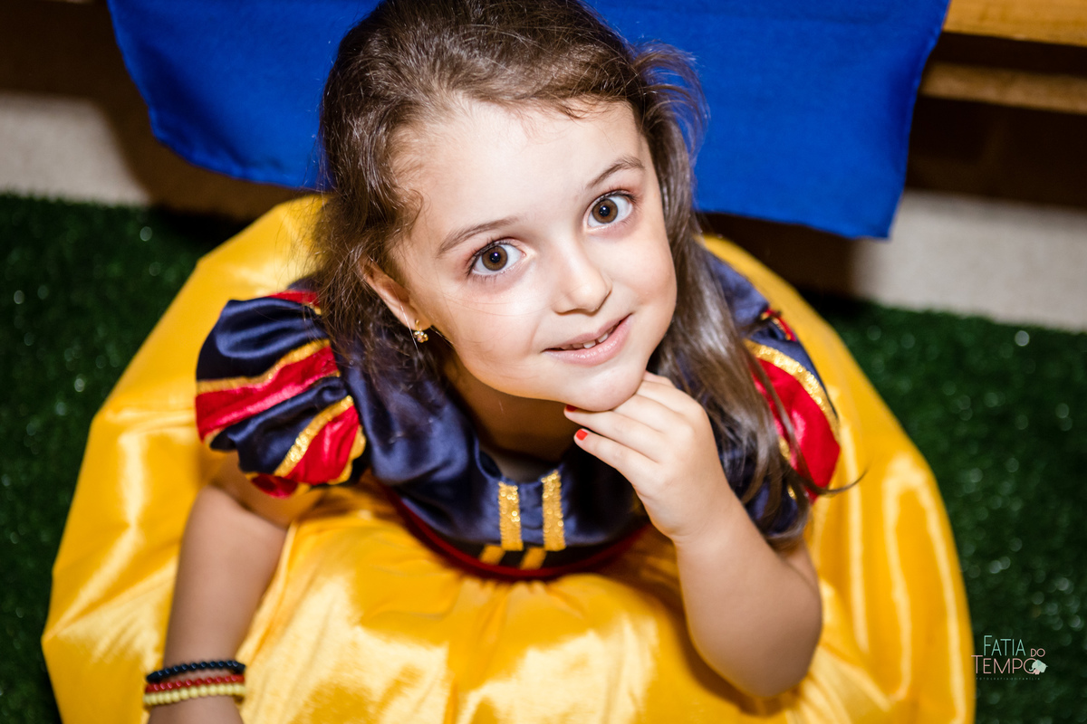 aniversario, criança, festa, buffet, decoração, fotografia, decoração, menina, menino, família, pai, mãe, São Paula, ABC Paulista, elegância, espontânea, tema, Branca de neve, brinquedo, brincadeiras, comida, cardápio, chopp, bebida, fatia do tempo, amor,