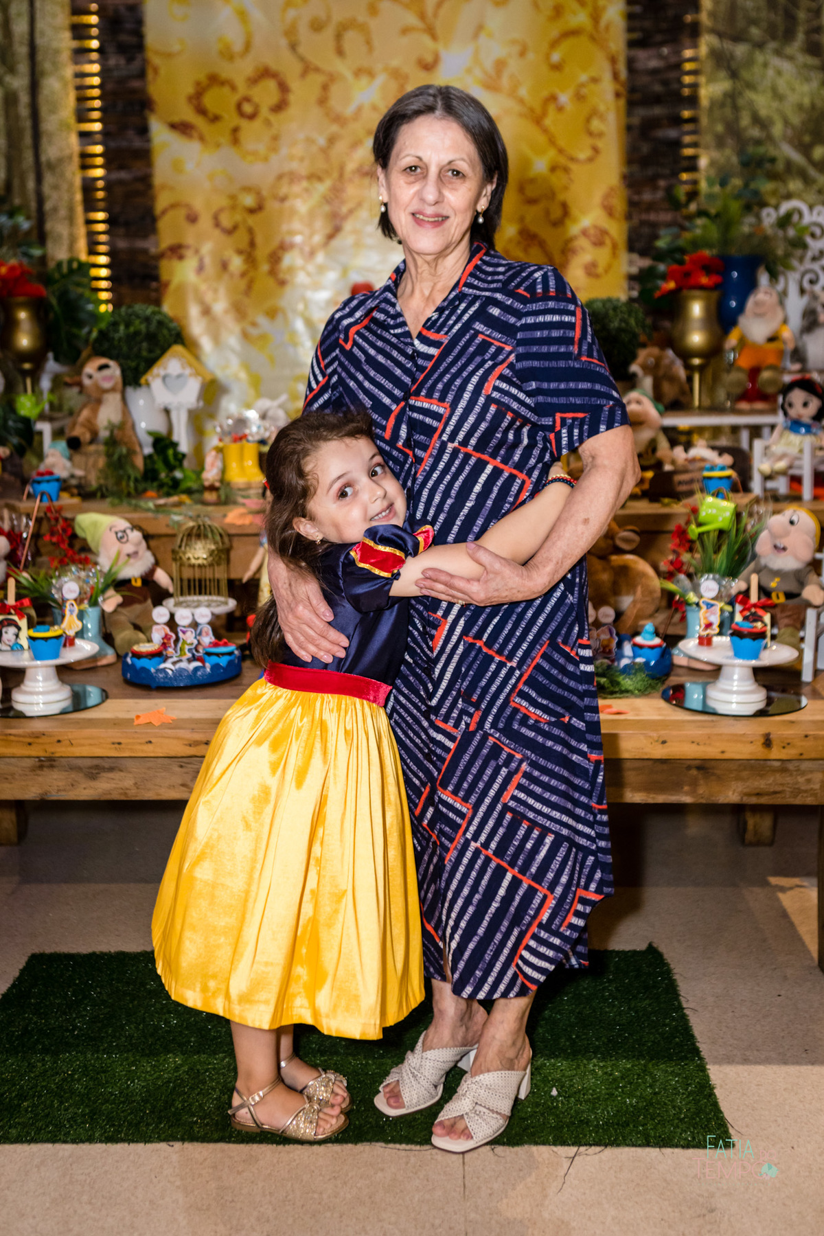 aniversario, criança, festa, buffet, decoração, fotografia, decoração, menina, menino, família, pai, mãe, São Paula, ABC Paulista, elegância, espontânea, tema, Branca de neve, brinquedo, brincadeiras, comida, cardápio, chopp, bebida, fatia do tempo, amor,