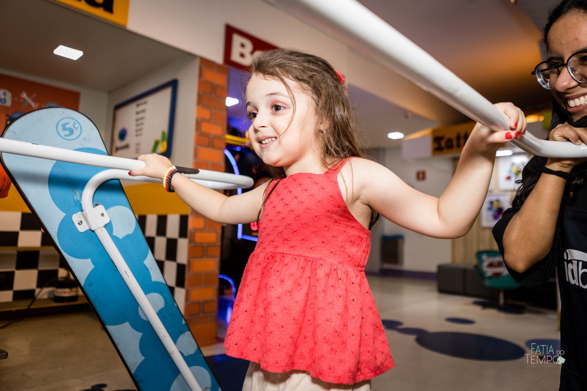 aniversario, criança, festa, buffet, decoração, fotografia, decoração, menina, menino, família, pai, mãe, São Paula, ABC Paulista, elegância, espontânea, tema, Branca de neve, brinquedo, brincadeiras, comida, cardápio, chopp, bebida, fatia do tempo, amor,