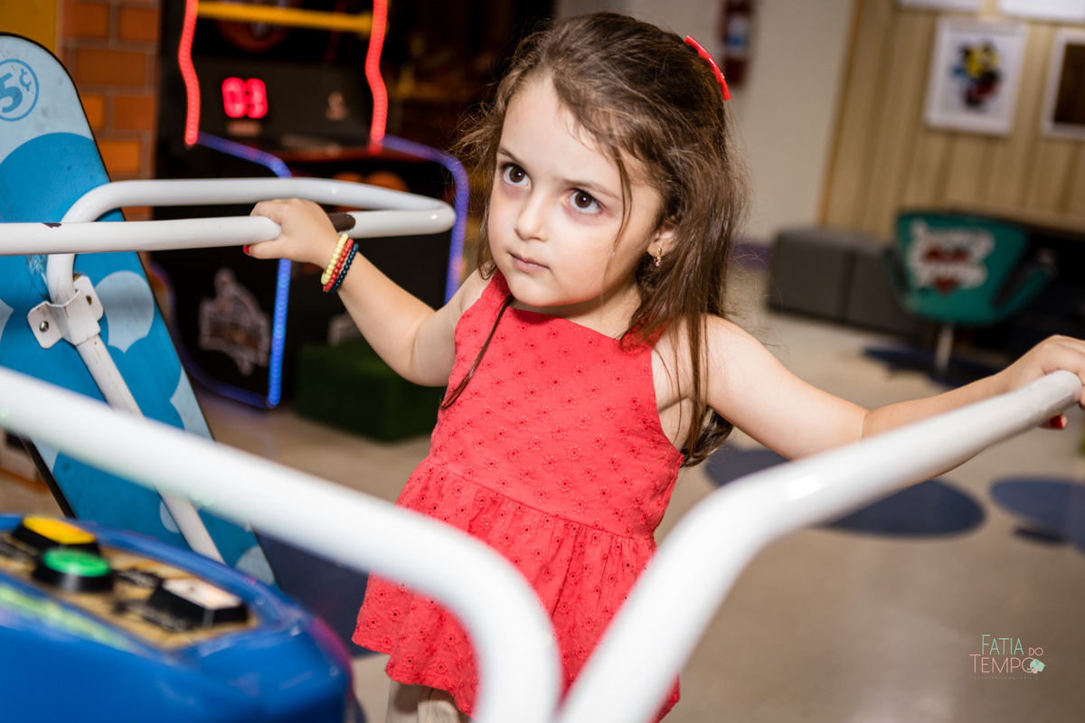 aniversario, criança, festa, buffet, decoração, fotografia, decoração, menina, menino, família, pai, mãe, São Paula, ABC Paulista, elegância, espontânea, tema, Branca de neve, brinquedo, brincadeiras, comida, cardápio, chopp, bebida, fatia do tempo, amor,