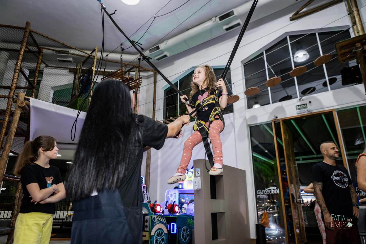 aniversario, criança, festa, buffet, decoração, fotografia, decoração, menina, menino, família, pai, mãe, São Paula, ABC Paulista, elegância, espontânea, tema, Branca de neve, brinquedo, brincadeiras, comida, cardápio, chopp, bebida, fatia do tempo, amor,