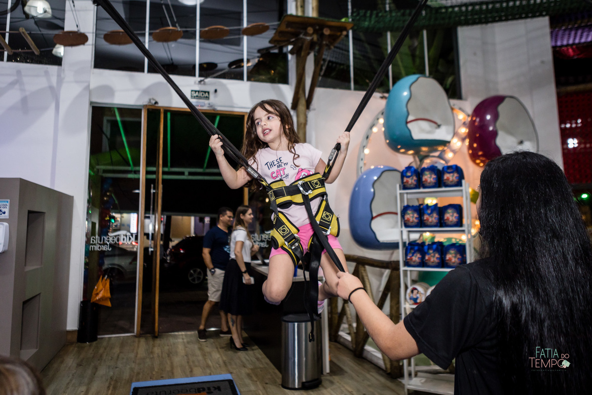 aniversario, criança, festa, buffet, decoração, fotografia, decoração, menina, menino, família, pai, mãe, São Paula, ABC Paulista, elegância, espontânea, tema, Branca de neve, brinquedo, brincadeiras, comida, cardápio, chopp, bebida, fatia do tempo, amor,