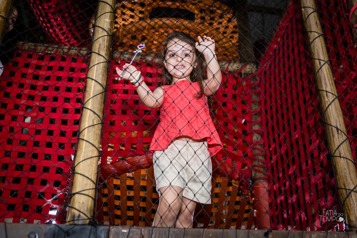 aniversario, criança, festa, buffet, decoração, fotografia, decoração, menina, menino, família, pai, mãe, São Paula, ABC Paulista, elegância, espontânea, tema, Branca de neve, brinquedo, brincadeiras, comida, cardápio, chopp, bebida, fatia do tempo, amor,