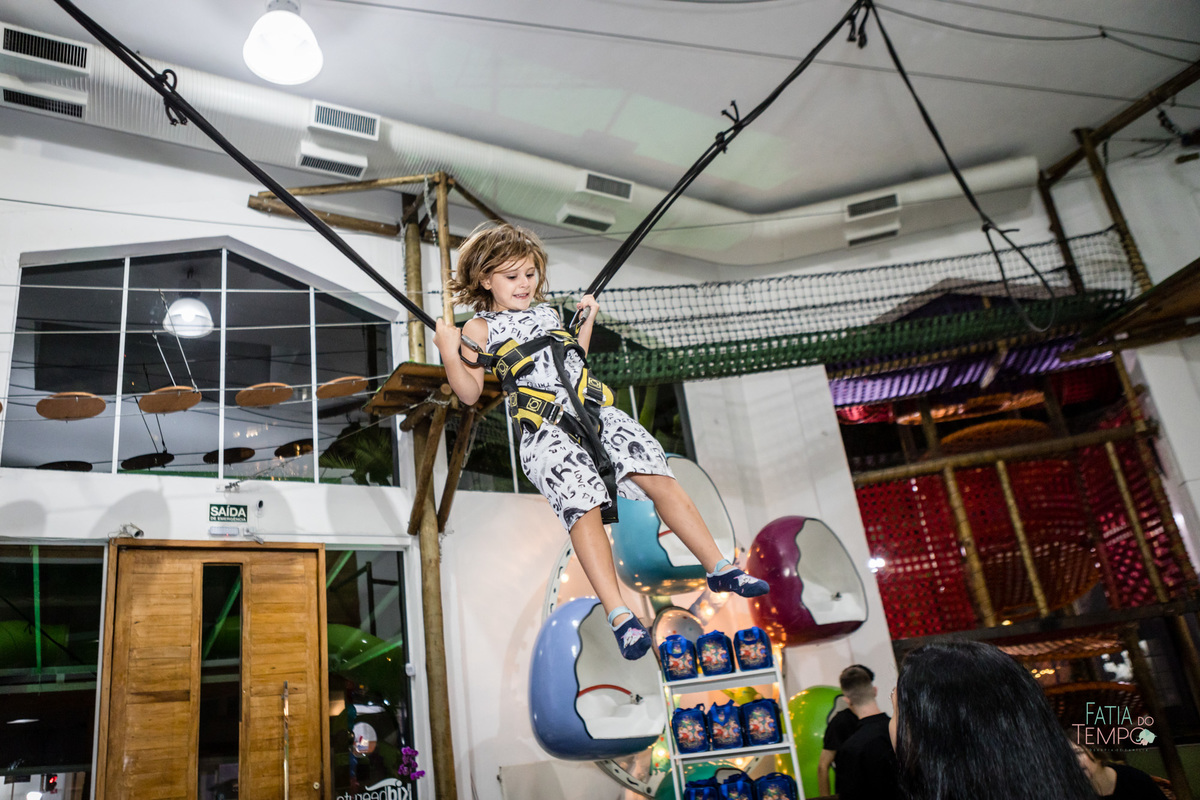 aniversario, criança, festa, buffet, decoração, fotografia, decoração, menina, menino, família, pai, mãe, São Paula, ABC Paulista, elegância, espontânea, tema, Branca de neve, brinquedo, brincadeiras, comida, cardápio, chopp, bebida, fatia do tempo, amor,
