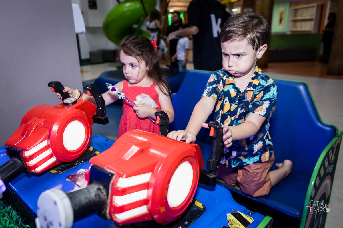 aniversario, criança, festa, buffet, decoração, fotografia, decoração, menina, menino, família, pai, mãe, São Paula, ABC Paulista, elegância, espontânea, tema, Branca de neve, brinquedo, brincadeiras, comida, cardápio, chopp, bebida, fatia do tempo, amor,