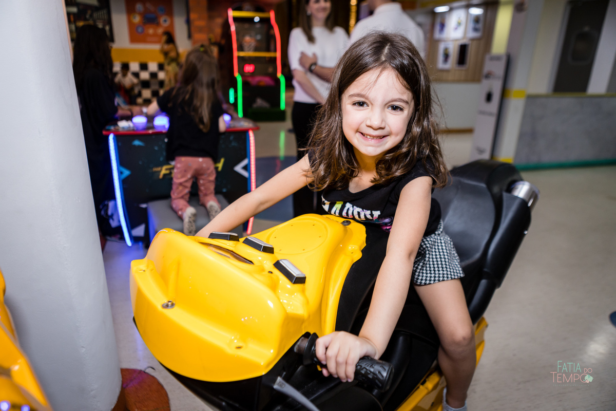aniversario, criança, festa, buffet, decoração, fotografia, decoração, menina, menino, família, pai, mãe, São Paula, ABC Paulista, elegância, espontânea, tema, Branca de neve, brinquedo, brincadeiras, comida, cardápio, chopp, bebida, fatia do tempo, amor,