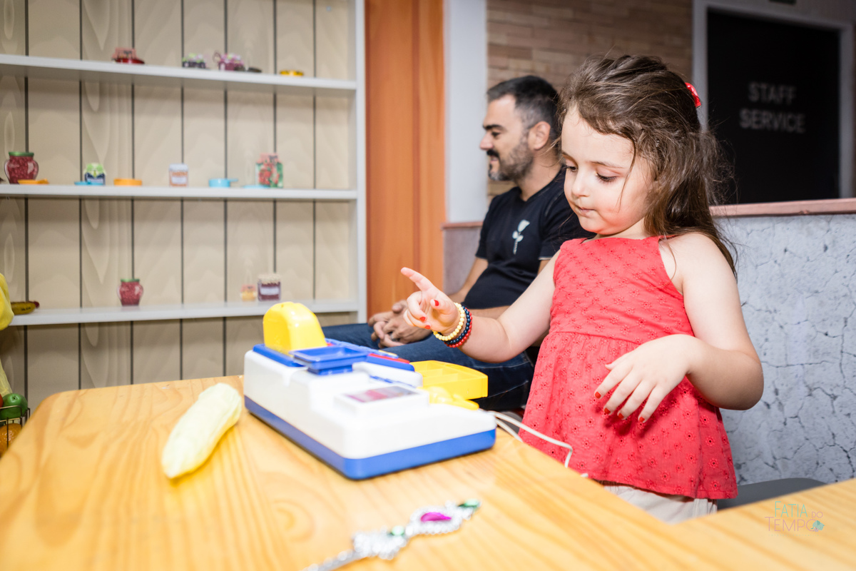 aniversario, criança, festa, buffet, decoração, fotografia, decoração, menina, menino, família, pai, mãe, São Paula, ABC Paulista, elegância, espontânea, tema, Branca de neve, brinquedo, brincadeiras, comida, cardápio, chopp, bebida, fatia do tempo, amor,