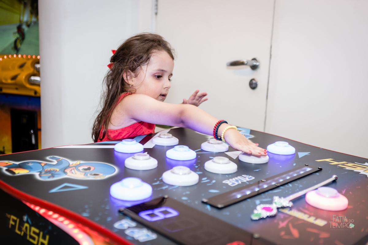 aniversario, criança, festa, buffet, decoração, fotografia, decoração, menina, menino, família, pai, mãe, São Paula, ABC Paulista, elegância, espontânea, tema, Branca de neve, brinquedo, brincadeiras, comida, cardápio, chopp, bebida, fatia do tempo, amor,