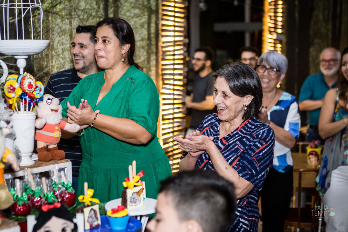 aniversario, criança, festa, buffet, decoração, fotografia, decoração, menina, menino, família, pai, mãe, São Paula, ABC Paulista, elegância, espontânea, tema, Branca de neve, brinquedo, brincadeiras, comida, cardápio, chopp, bebida, fatia do tempo, amor,