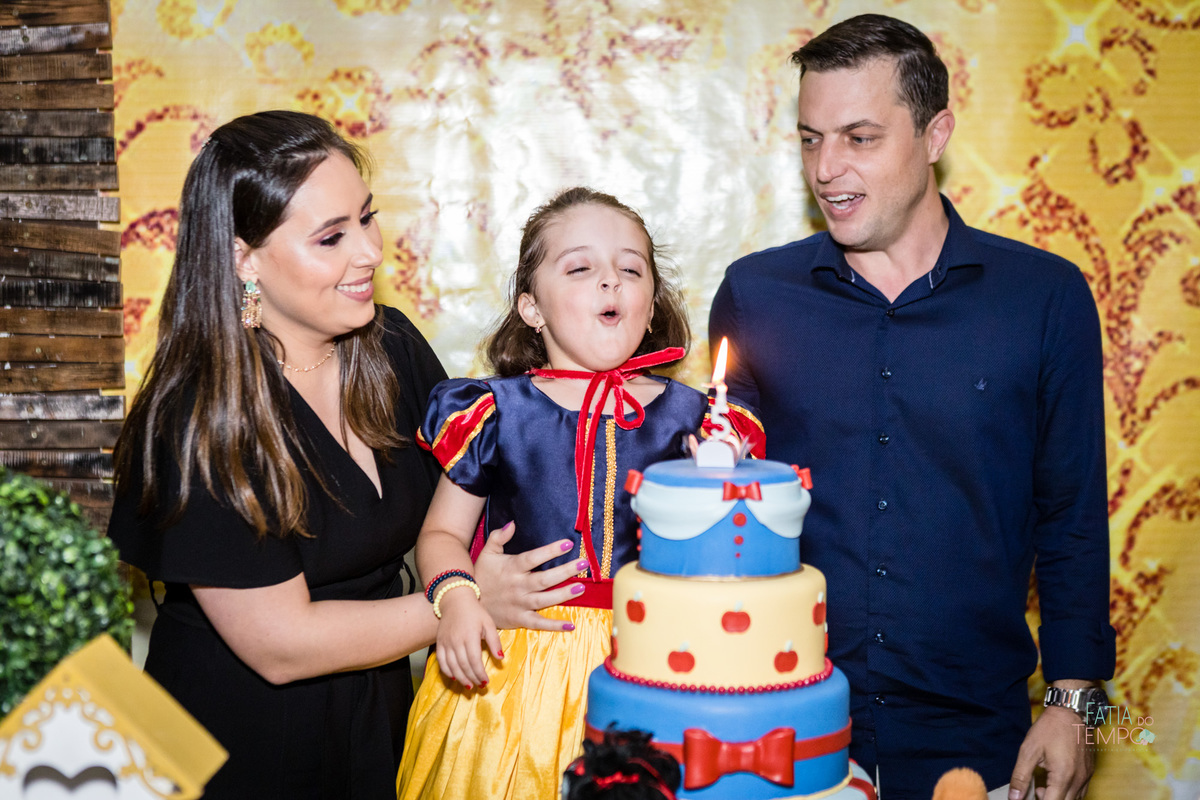 aniversario, criança, festa, buffet, decoração, fotografia, decoração, menina, menino, família, pai, mãe, São Paula, ABC Paulista, elegância, espontânea, tema, Branca de neve, brinquedo, brincadeiras, comida, cardápio, chopp, bebida, fatia do tempo, amor,