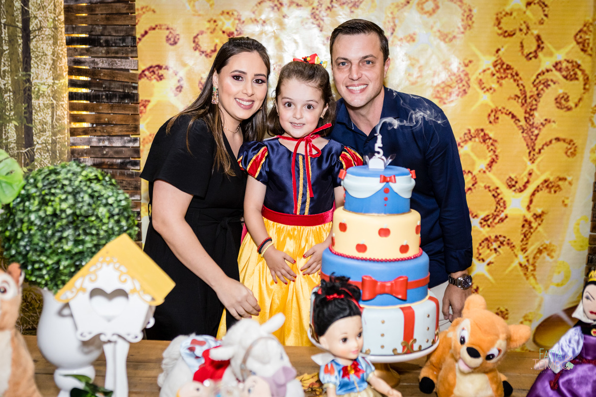 aniversario, criança, festa, buffet, decoração, fotografia, decoração, menina, menino, família, pai, mãe, São Paula, ABC Paulista, elegância, espontânea, tema, Branca de neve, brinquedo, brincadeiras, comida, cardápio, chopp, bebida, fatia do tempo, amor,