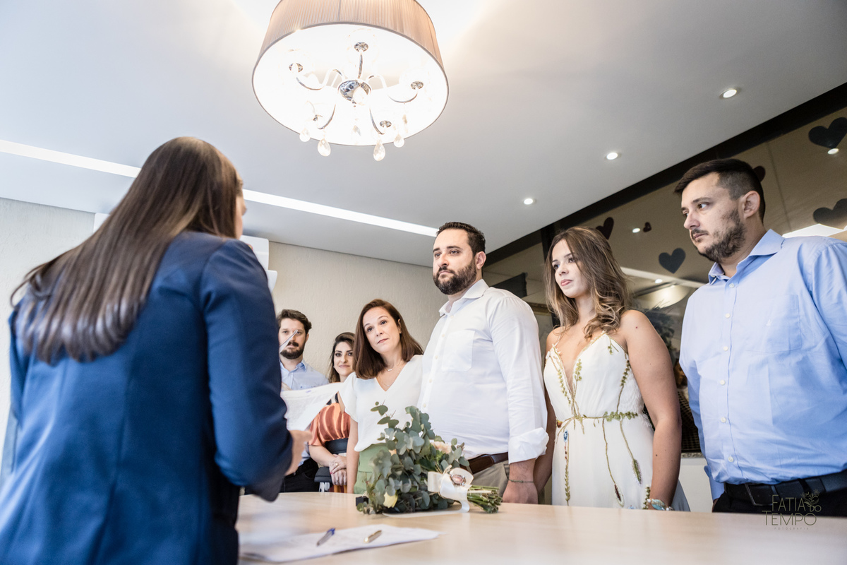 Mini wedding, casamento, foto de casamento, wedding, madrinhas, padrinhos, noivos, fotografia autoral, festa, cartório, casamento civil, vestido de noiva, buque, flores, maquiagem, make, cerimônia, baby beef jardim, restaurante, almoço, convite, carro, 