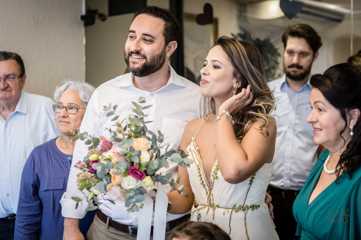 Mini wedding, casamento, foto de casamento, wedding, madrinhas, padrinhos, noivos, fotografia autoral, festa, cartório, casamento civil, vestido de noiva, buque, flores, maquiagem, make, cerimônia, baby beef jardim, restaurante, almoço, convite, carro, 