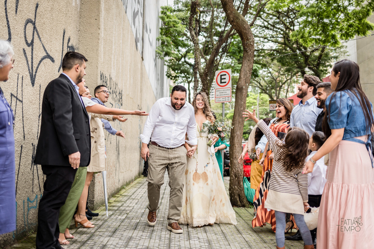 Mini wedding, casamento, foto de casamento, wedding, madrinhas, padrinhos, noivos, fotografia autoral, festa, cartório, casamento civil, vestido de noiva, buque, flores, maquiagem, make, cerimônia, baby beef jardim, restaurante, almoço, convite, carro, 