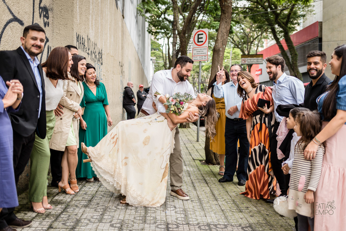 Mini wedding, casamento, foto de casamento, wedding, madrinhas, padrinhos, noivos, fotografia autoral, festa, cartório, casamento civil, vestido de noiva, buque, flores, maquiagem, make, cerimônia, baby beef jardim, restaurante, almoço, convite, carro, 