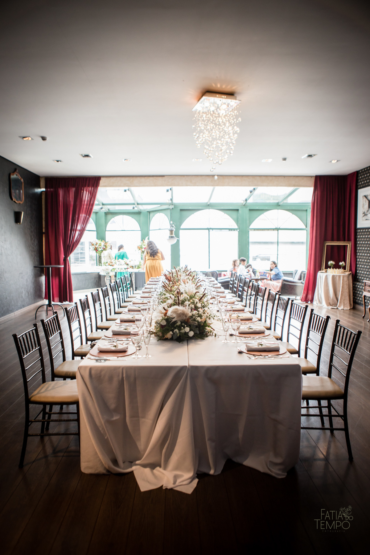 Mini wedding, casamento, foto de casamento, wedding, madrinhas, padrinhos, noivos, fotografia autoral, festa, cartório, casamento civil, vestido de noiva, buque, flores, maquiagem, make, cerimônia, baby beef jardim, restaurante, almoço, convite, carro, 