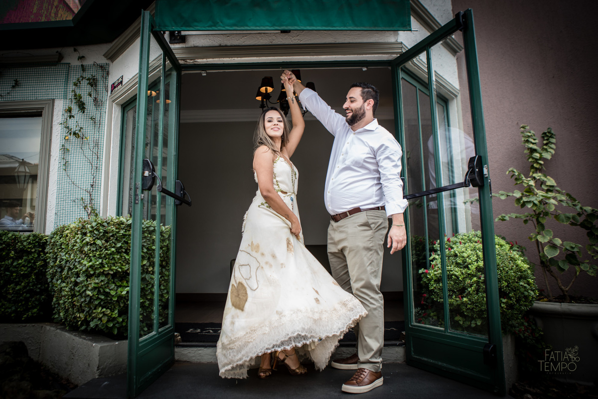 Mini wedding, casamento, foto de casamento, wedding, madrinhas, padrinhos, noivos, fotografia autoral, festa, cartório, casamento civil, vestido de noiva, buque, flores, maquiagem, make, cerimônia, baby beef jardim, restaurante, almoço, convite, carro, 