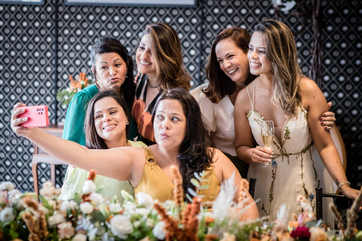 Mini wedding, casamento, foto de casamento, wedding, madrinhas, padrinhos, noivos, fotografia autoral, festa, cartório, casamento civil, vestido de noiva, buque, flores, maquiagem, make, cerimônia, baby beef jardim, restaurante, almoço, convite, carro, 