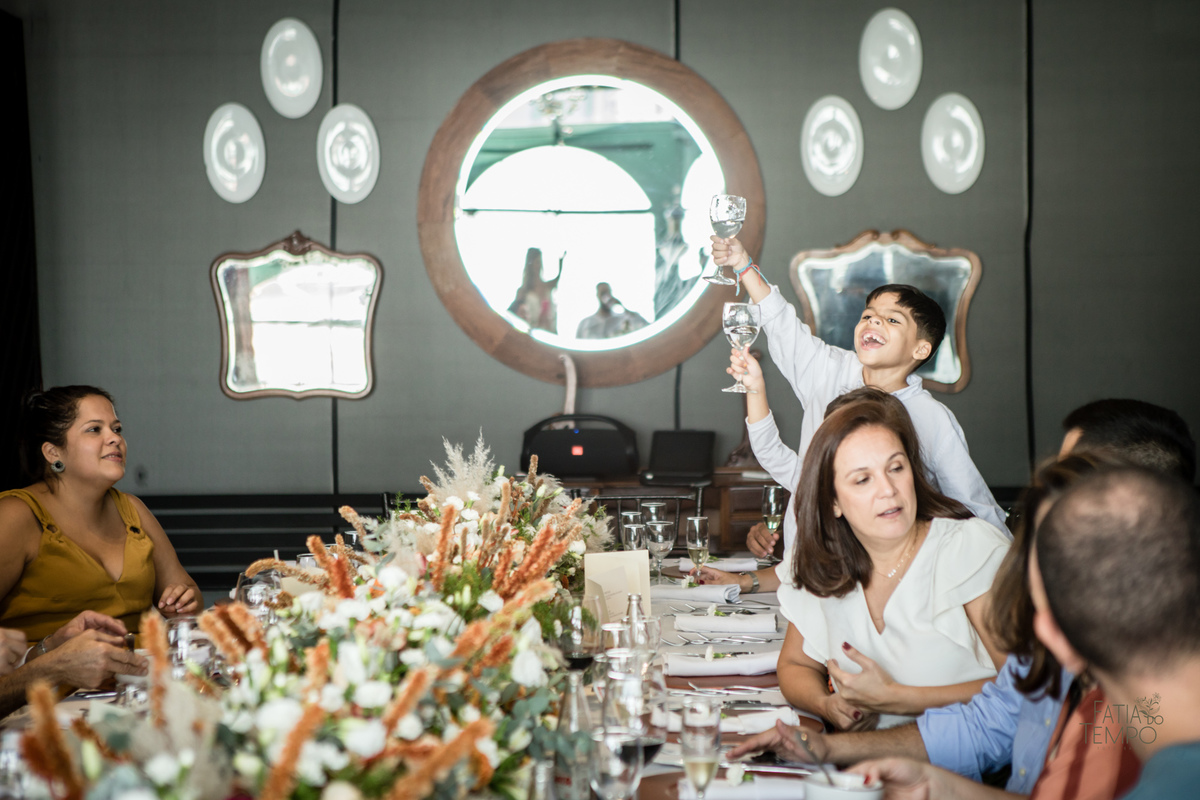 Mini wedding, casamento, foto de casamento, wedding, madrinhas, padrinhos, noivos, fotografia autoral, festa, cartório, casamento civil, vestido de noiva, buque, flores, maquiagem, make, cerimônia, baby beef jardim, restaurante, almoço, convite, carro, 