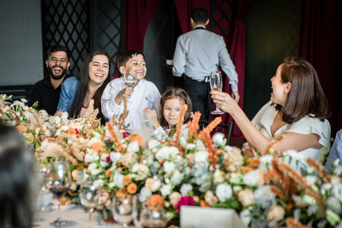 Mini wedding, casamento, foto de casamento, wedding, madrinhas, padrinhos, noivos, fotografia autoral, festa, cartório, casamento civil, vestido de noiva, buque, flores, maquiagem, make, cerimônia, baby beef jardim, restaurante, almoço, convite, carro, 