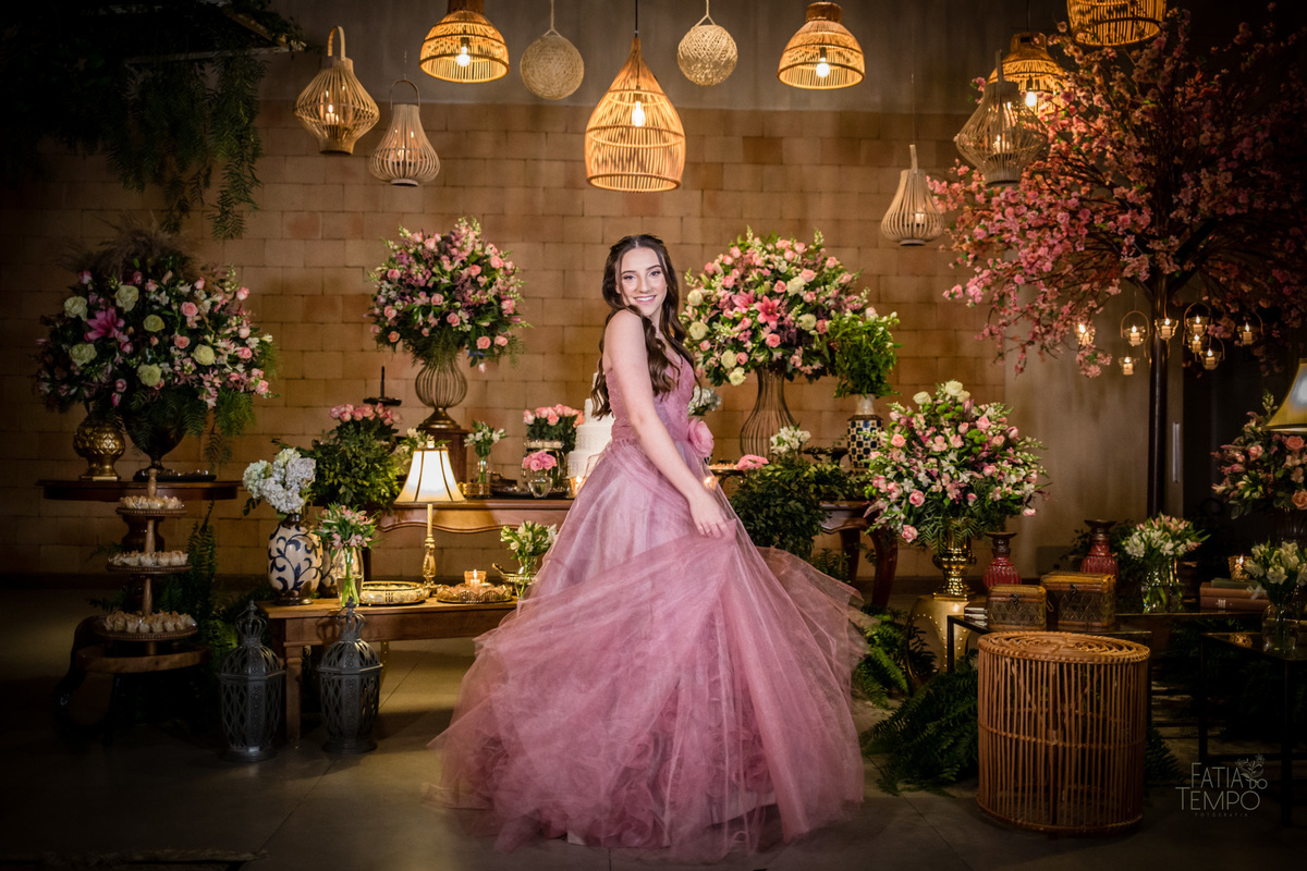 15 anos, debutante, festa, adolescente, mulher, menina, vestido de festa, vestido de debutante, festa de 15 anos, maquiagem, cabelo, fotografia, família, mãe, buffet, salão de festas, decoração, beleza, balada, dj, fotografia autoral, fatia do tempo, love