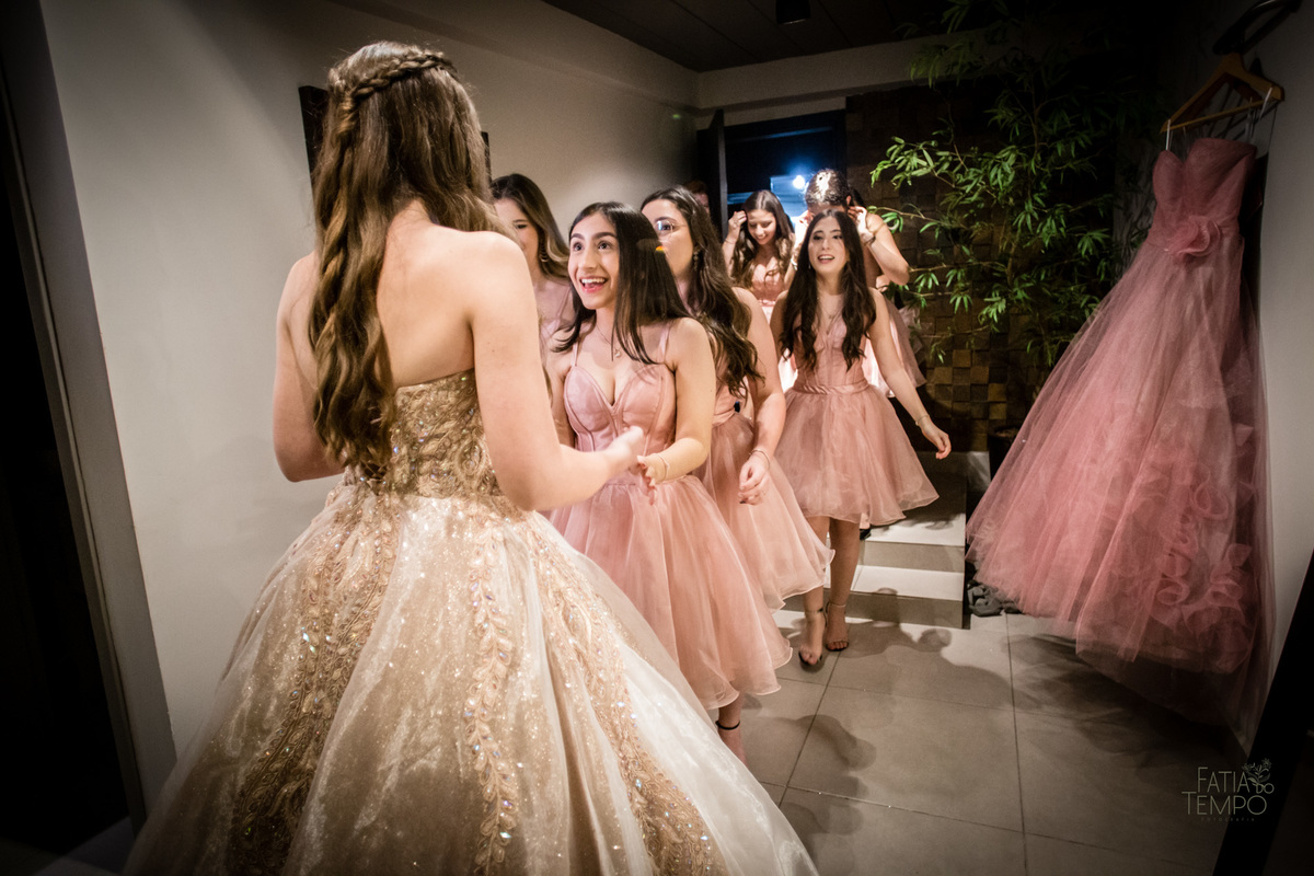 15 anos, debutante, festa, adolescente, mulher, menina, vestido de festa, vestido de debutante, festa de 15 anos, maquiagem, cabelo, fotografia, família, mãe, buffet, salão de festas, decoração, beleza, balada, dj, fotografia autoral, fatia do tempo, love