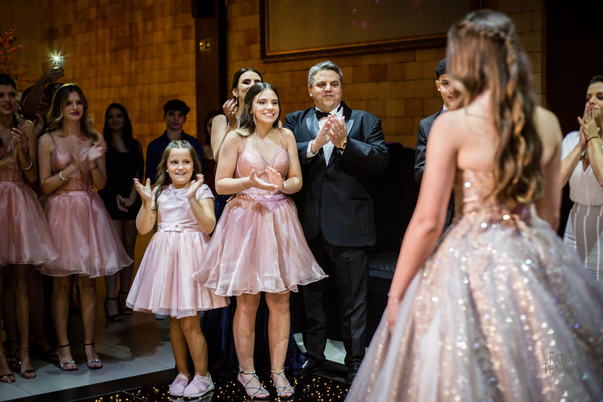 15 anos, debutante, festa, adolescente, mulher, menina, vestido de festa, vestido de debutante, festa de 15 anos, maquiagem, cabelo, fotografia, família, mãe, buffet, salão de festas, decoração, beleza, balada, dj, fotografia autoral, fatia do tempo, love