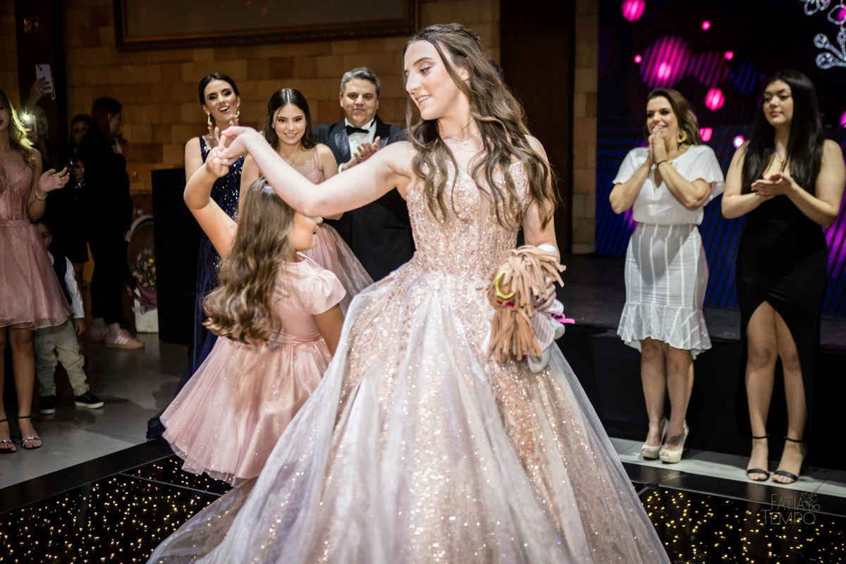 15 anos, debutante, festa, adolescente, mulher, menina, vestido de festa, vestido de debutante, festa de 15 anos, maquiagem, cabelo, fotografia, família, mãe, buffet, salão de festas, decoração, beleza, balada, dj, fotografia autoral, fatia do tempo, love