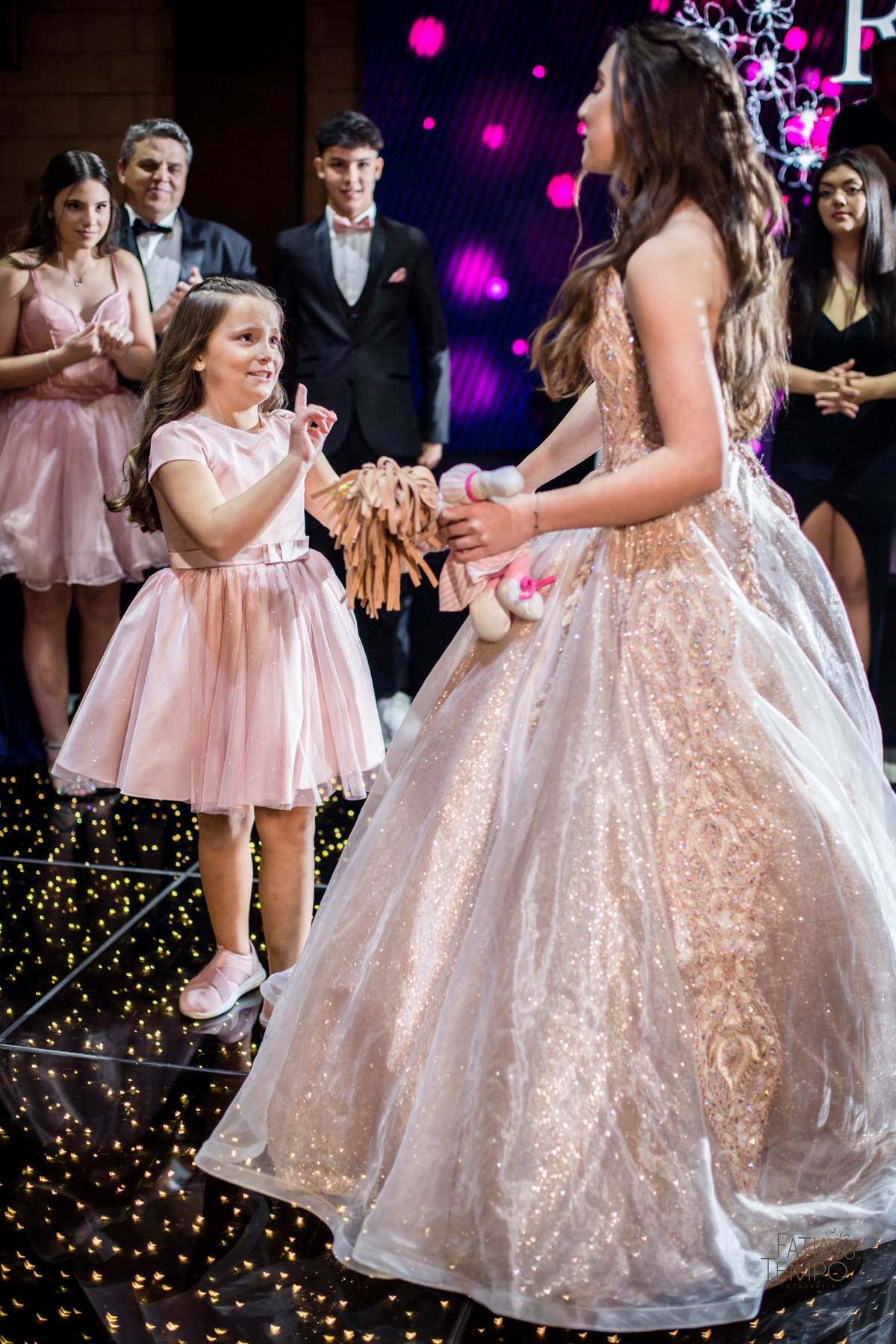 15 anos, debutante, festa, adolescente, mulher, menina, vestido de festa, vestido de debutante, festa de 15 anos, maquiagem, cabelo, fotografia, família, mãe, buffet, salão de festas, decoração, beleza, balada, dj, fotografia autoral, fatia do tempo, love