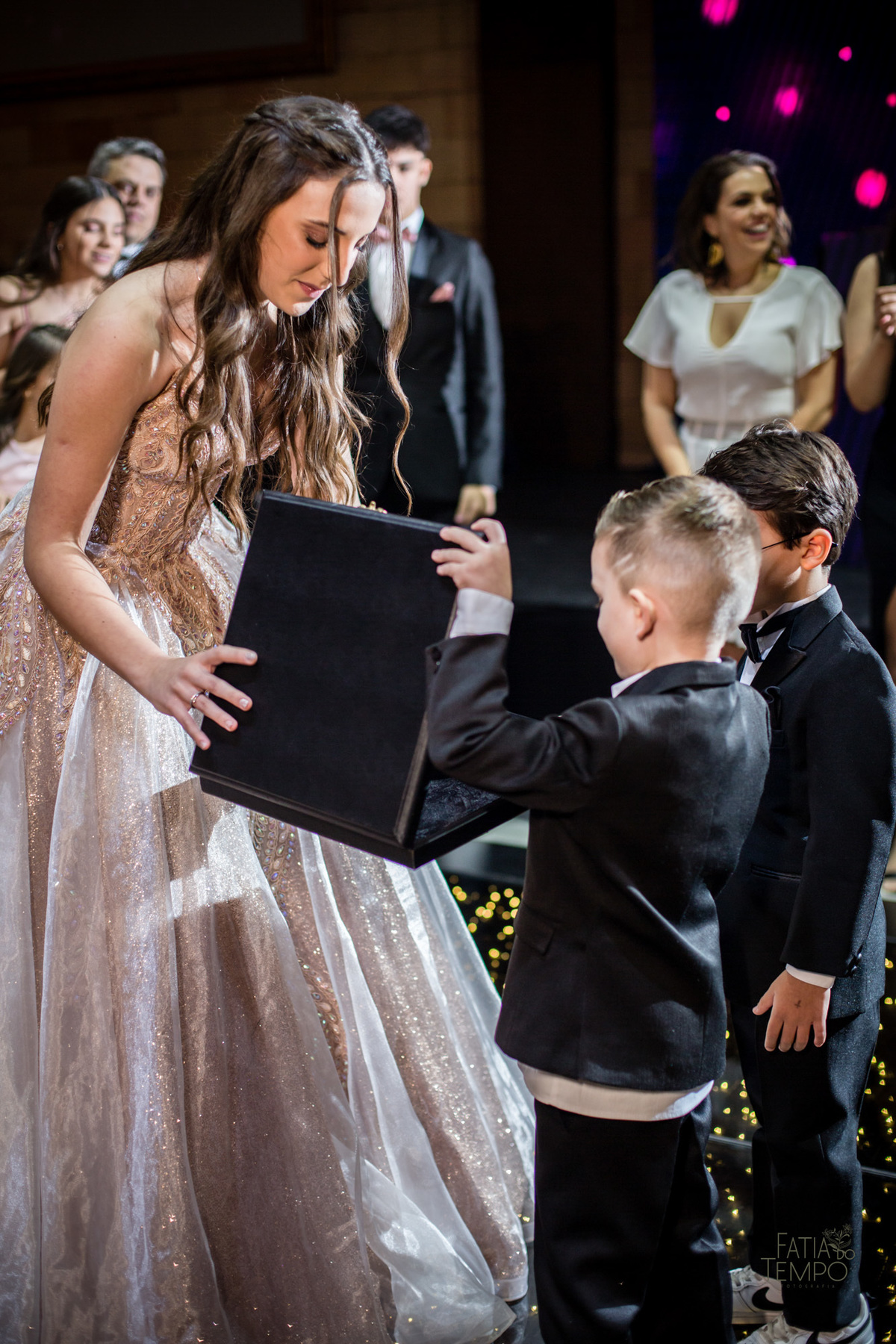 15 anos, debutante, festa, adolescente, mulher, menina, vestido de festa, vestido de debutante, festa de 15 anos, maquiagem, cabelo, fotografia, família, mãe, buffet, salão de festas, decoração, beleza, balada, dj, fotografia autoral, fatia do tempo, love