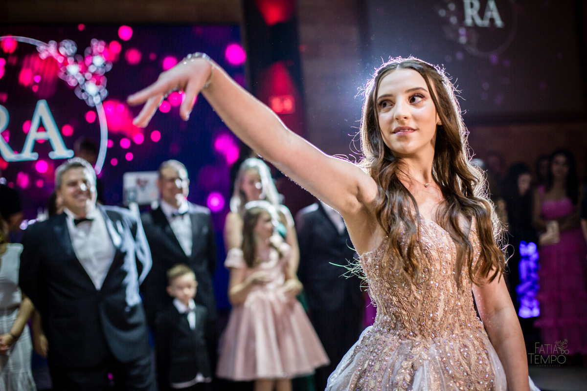 15 anos, debutante, festa, adolescente, mulher, menina, vestido de festa, vestido de debutante, festa de 15 anos, maquiagem, cabelo, fotografia, família, mãe, buffet, salão de festas, decoração, beleza, balada, dj, fotografia autoral, fatia do tempo, love