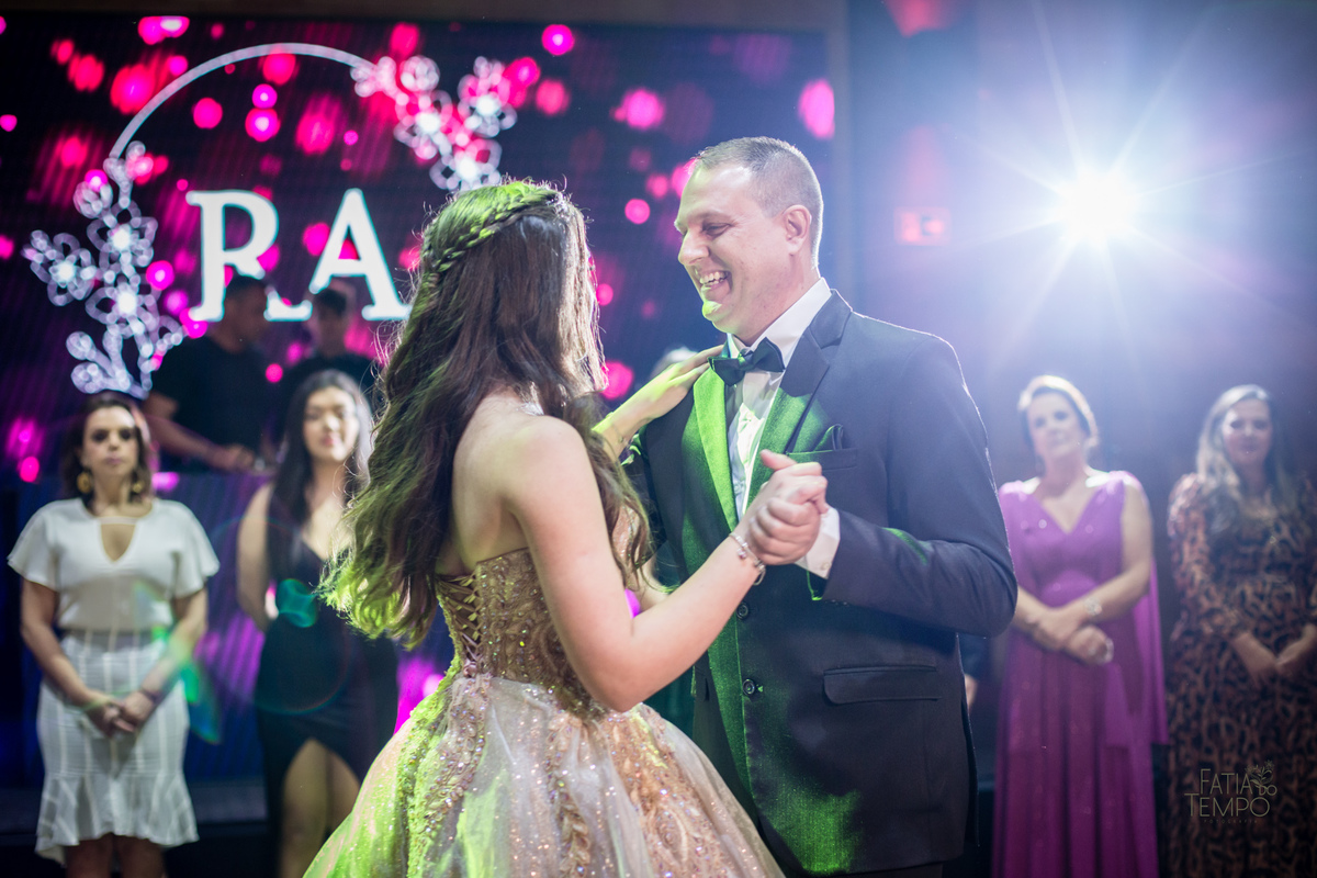 15 anos, debutante, festa, adolescente, mulher, menina, vestido de festa, vestido de debutante, festa de 15 anos, maquiagem, cabelo, fotografia, família, mãe, buffet, salão de festas, decoração, beleza, balada, dj, fotografia autoral, fatia do tempo, love