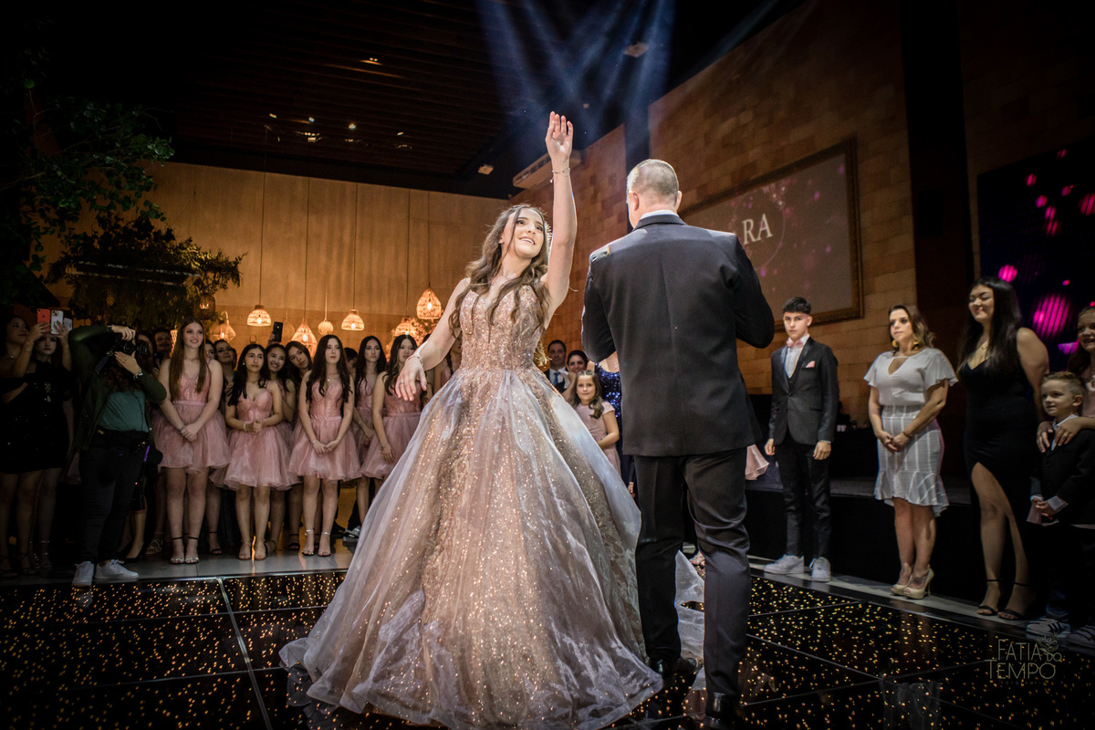 15 anos, debutante, festa, adolescente, mulher, menina, vestido de festa, vestido de debutante, festa de 15 anos, maquiagem, cabelo, fotografia, família, mãe, buffet, salão de festas, decoração, beleza, balada, dj, fotografia autoral, fatia do tempo, love