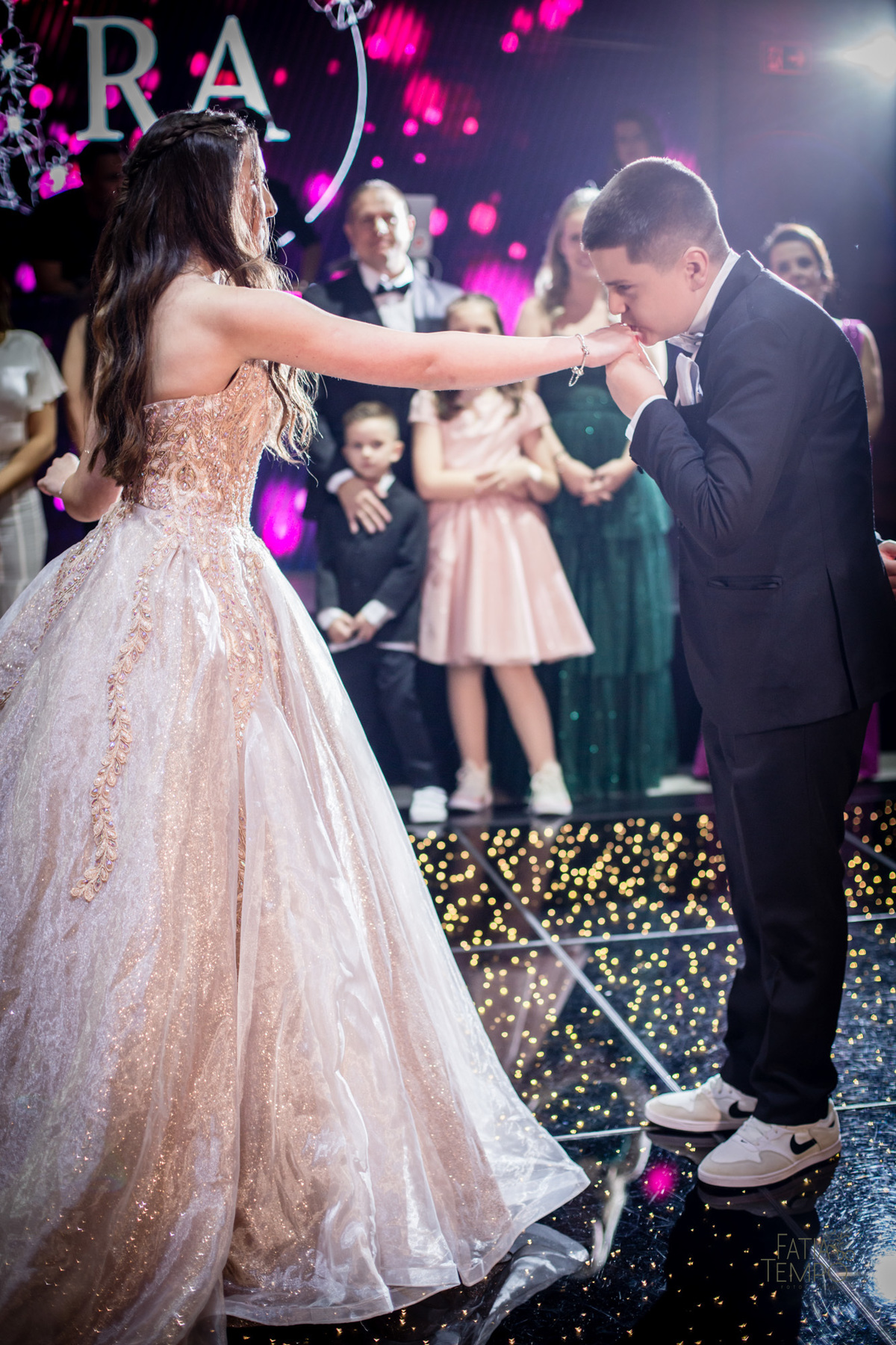 15 anos, debutante, festa, adolescente, mulher, menina, vestido de festa, vestido de debutante, festa de 15 anos, maquiagem, cabelo, fotografia, família, mãe, buffet, salão de festas, decoração, beleza, balada, dj, fotografia autoral, fatia do tempo, love