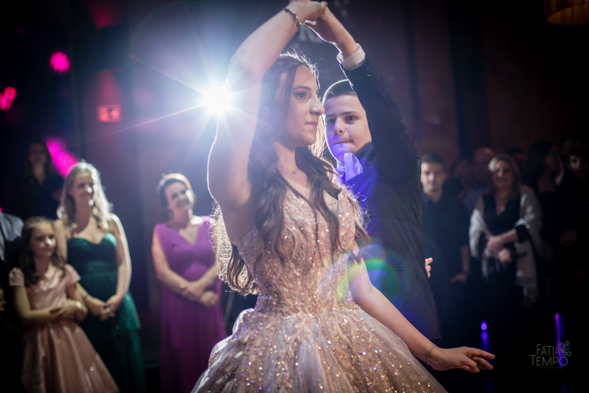 15 anos, debutante, festa, adolescente, mulher, menina, vestido de festa, vestido de debutante, festa de 15 anos, maquiagem, cabelo, fotografia, família, mãe, buffet, salão de festas, decoração, beleza, balada, dj, fotografia autoral, fatia do tempo, love
