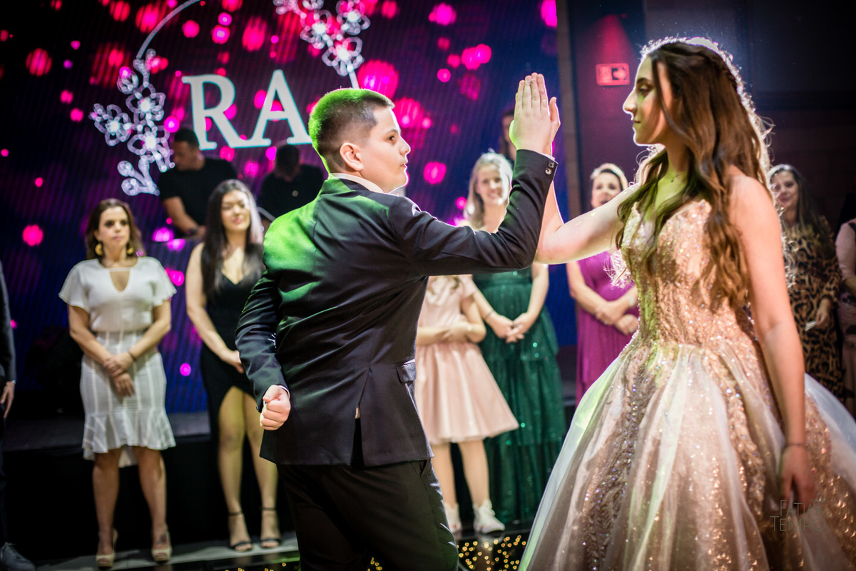 15 anos, debutante, festa, adolescente, mulher, menina, vestido de festa, vestido de debutante, festa de 15 anos, maquiagem, cabelo, fotografia, família, mãe, buffet, salão de festas, decoração, beleza, balada, dj, fotografia autoral, fatia do tempo, love