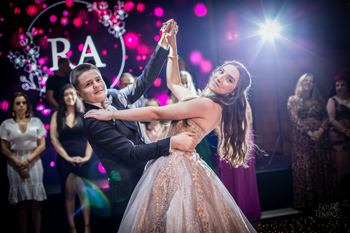 15 anos, debutante, festa, adolescente, mulher, menina, vestido de festa, vestido de debutante, festa de 15 anos, maquiagem, cabelo, fotografia, família, mãe, buffet, salão de festas, decoração, beleza, balada, dj, fotografia autoral, fatia do tempo, love