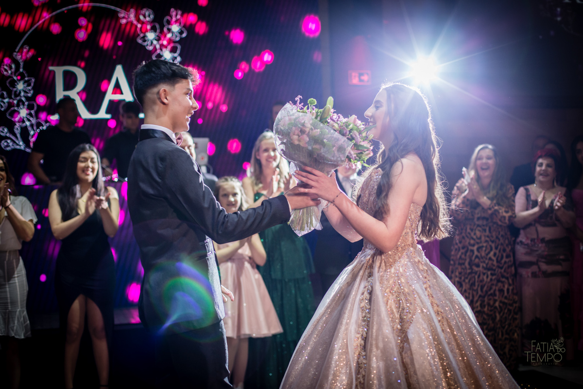 15 anos, debutante, festa, adolescente, mulher, menina, vestido de festa, vestido de debutante, festa de 15 anos, maquiagem, cabelo, fotografia, família, mãe, buffet, salão de festas, decoração, beleza, balada, dj, fotografia autoral, fatia do tempo, love