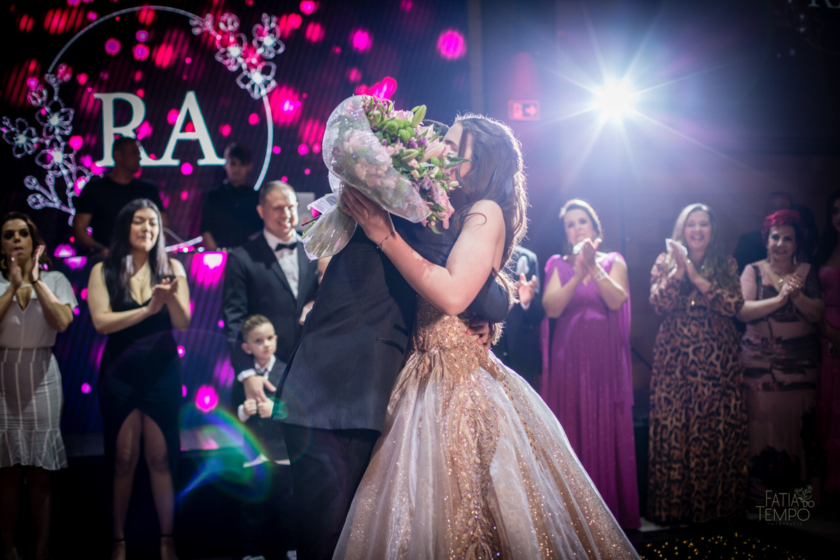 15 anos, debutante, festa, adolescente, mulher, menina, vestido de festa, vestido de debutante, festa de 15 anos, maquiagem, cabelo, fotografia, família, mãe, buffet, salão de festas, decoração, beleza, balada, dj, fotografia autoral, fatia do tempo, love