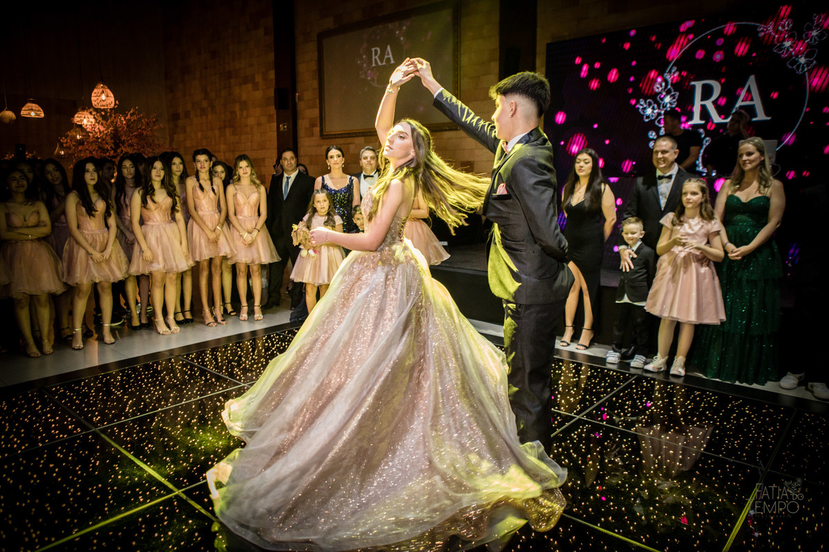 15 anos, debutante, festa, adolescente, mulher, menina, vestido de festa, vestido de debutante, festa de 15 anos, maquiagem, cabelo, fotografia, família, mãe, buffet, salão de festas, decoração, beleza, balada, dj, fotografia autoral, fatia do tempo, love