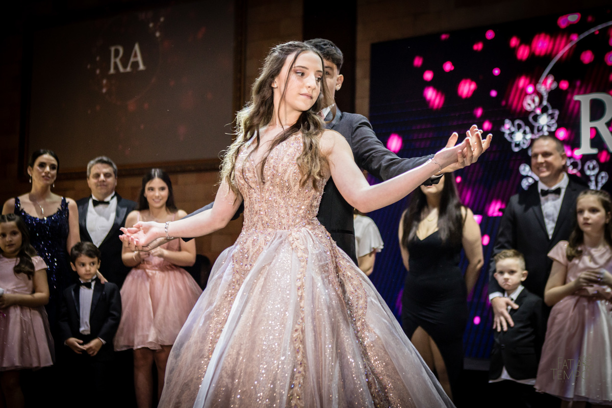 15 anos, debutante, festa, adolescente, mulher, menina, vestido de festa, vestido de debutante, festa de 15 anos, maquiagem, cabelo, fotografia, família, mãe, buffet, salão de festas, decoração, beleza, balada, dj, fotografia autoral, fatia do tempo, love